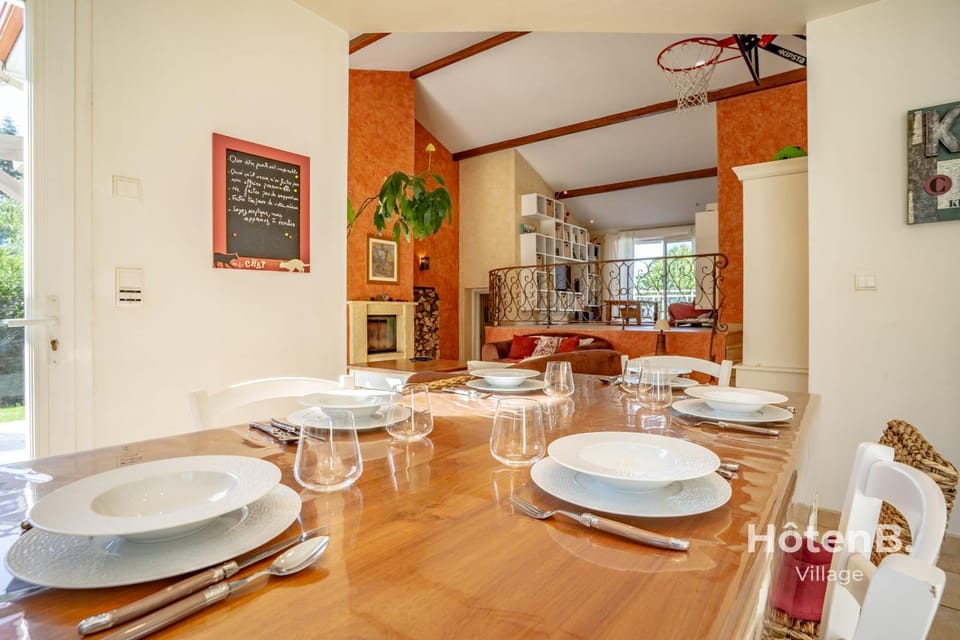 Living room, Dining area