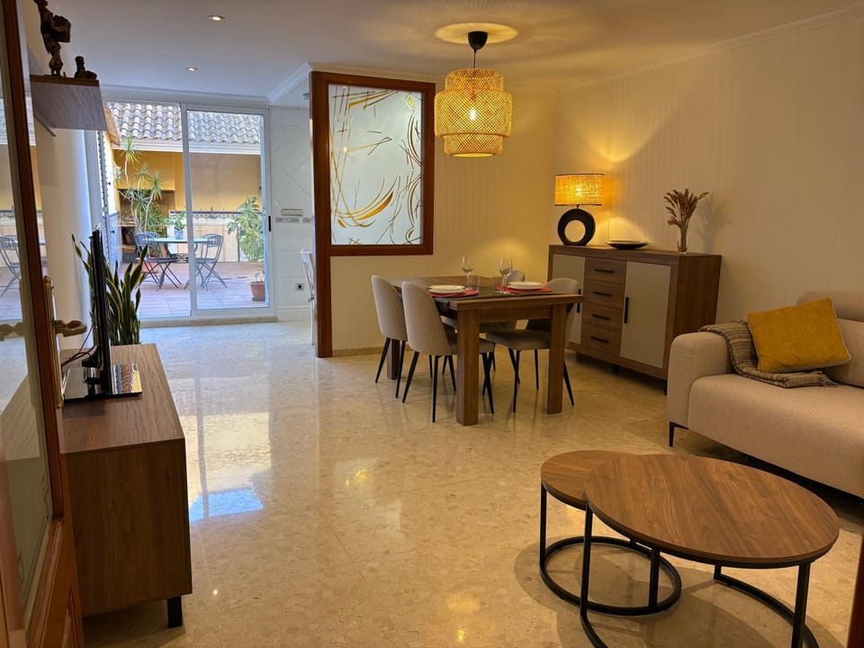 Patio, TV and multimedia, Living room, Seating area, Dining area, Inner courtyard view