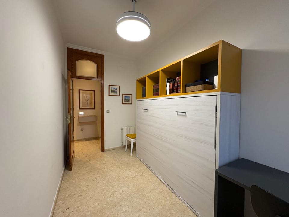 Bedroom, Street view, children