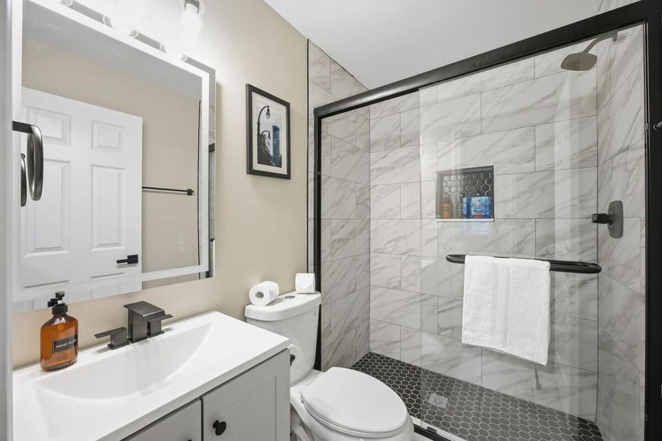 The 6BR Atlanta Retreat House-Poolside Comfort & Playful Vibes sleeps 28 Villa in East Point