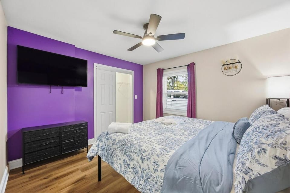 The 6BR Atlanta Retreat House-Poolside Comfort & Playful Vibes sleeps 28 Villa in East Point