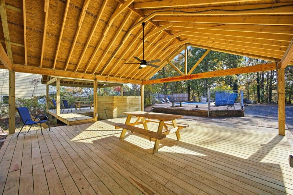 The 6BR Atlanta Retreat House-Poolside Comfort & Playful Vibes sleeps 28 Villa in East Point