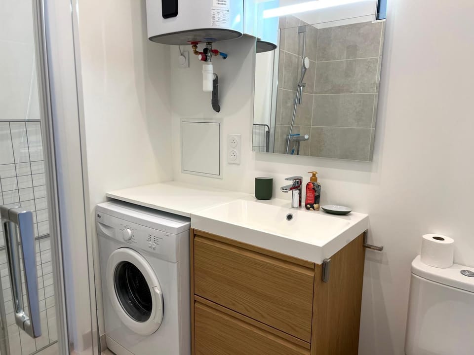 Shower, Toilet, Bathroom, washing machine