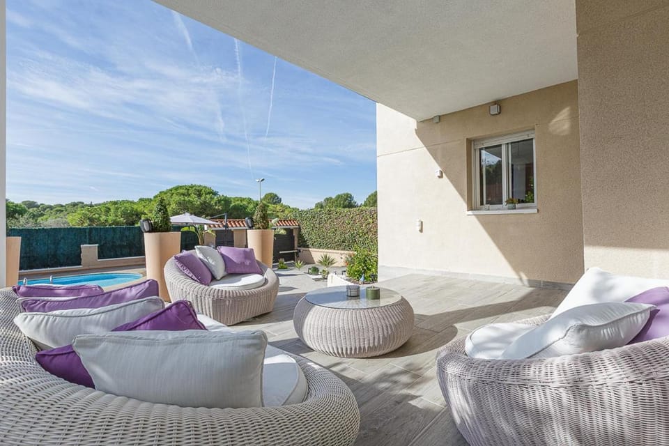 Fantástica casa con piscina en Vilanova i la Geltrú House in Garraf