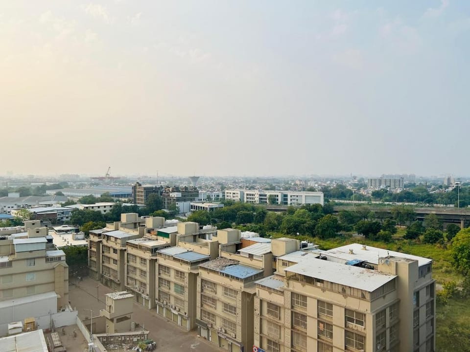 High floor bed with ventilated room Apartment in Ahmedabad