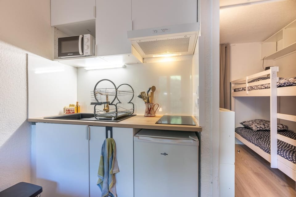 Kitchen or kitchenette, stove