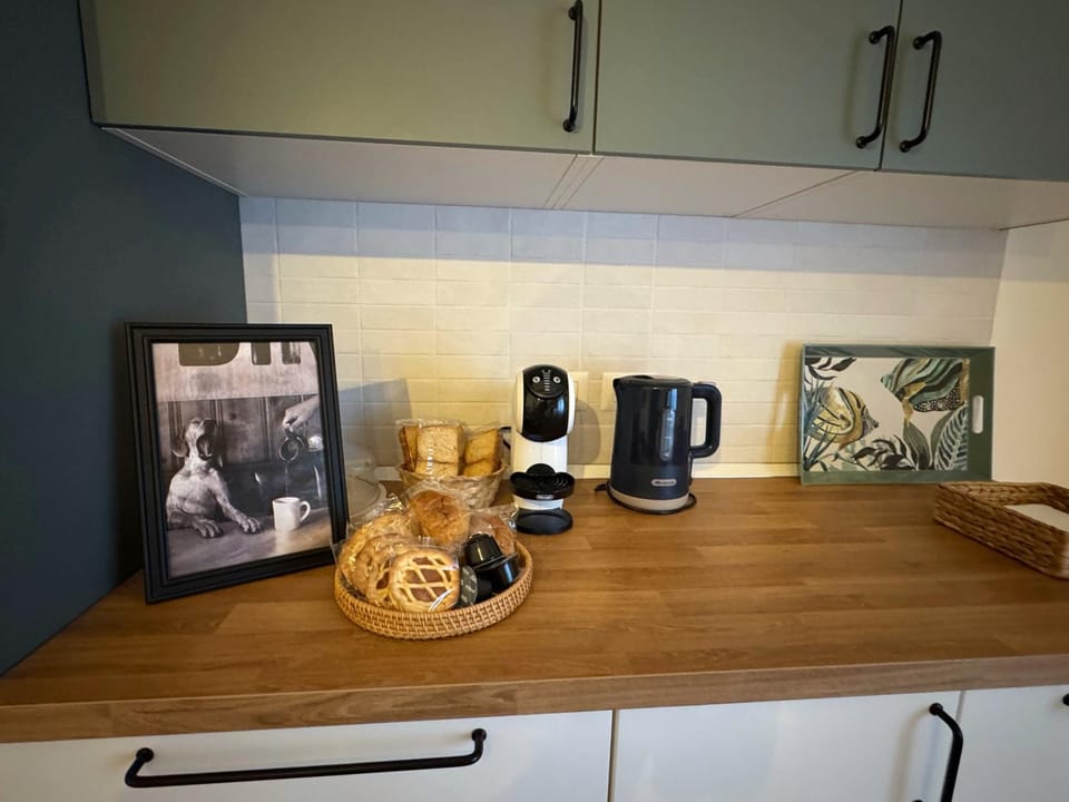 Coffee/tea facilities, Kitchen or kitchenette, Food and drinks