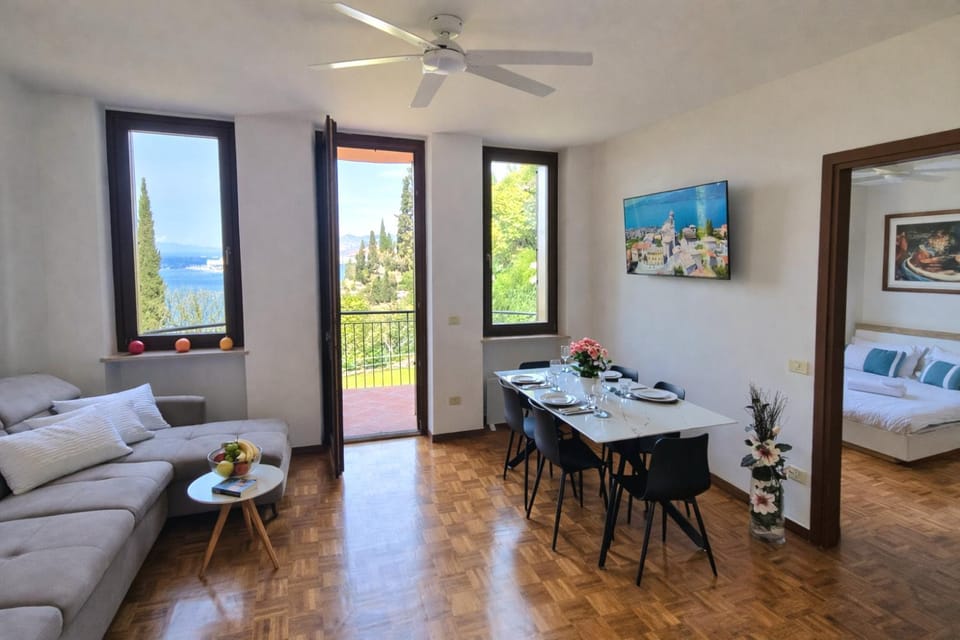 Paradise Villa Lake Garda Apartment in Torri del Benaco