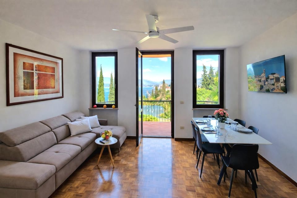 Paradise Villa Lake Garda Apartment in Torri del Benaco