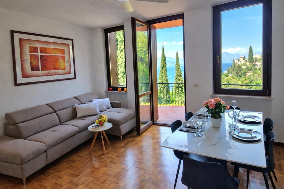 Paradise Villa Lake Garda Apartment in Torri del Benaco