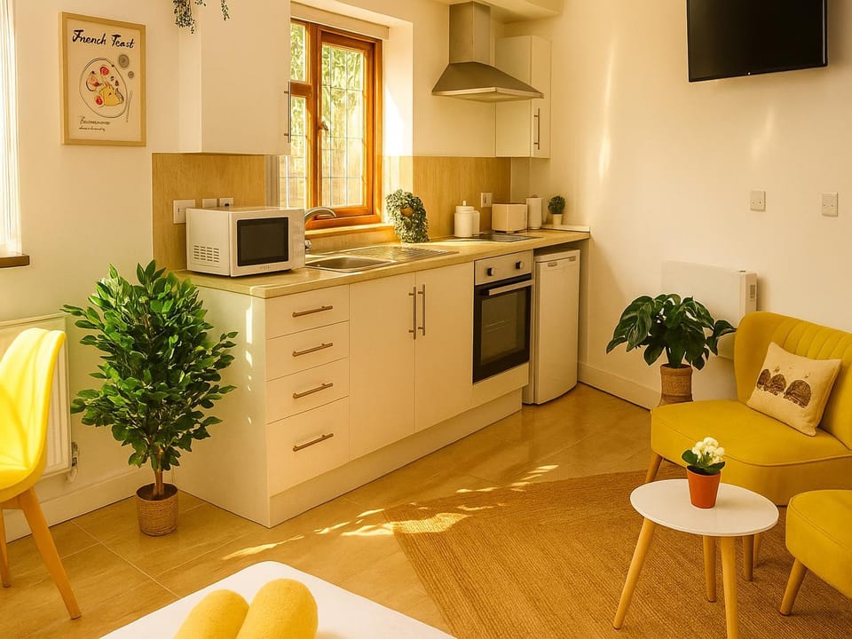 Coffee/tea facilities, Food, microwave, oven, pet friendly, stove, toaster