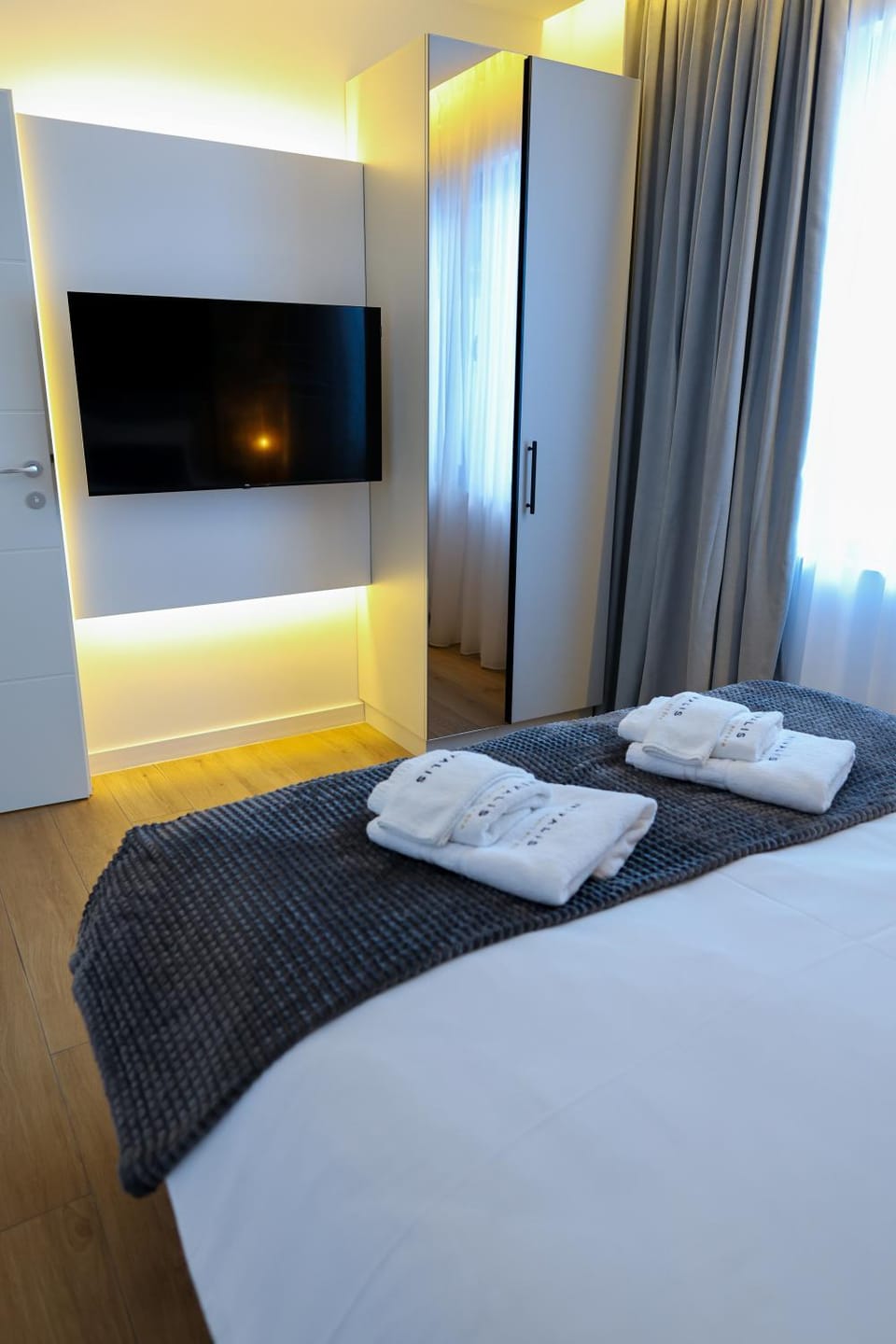Bed, TV and multimedia, Bedroom, towels, towels, wardrobe