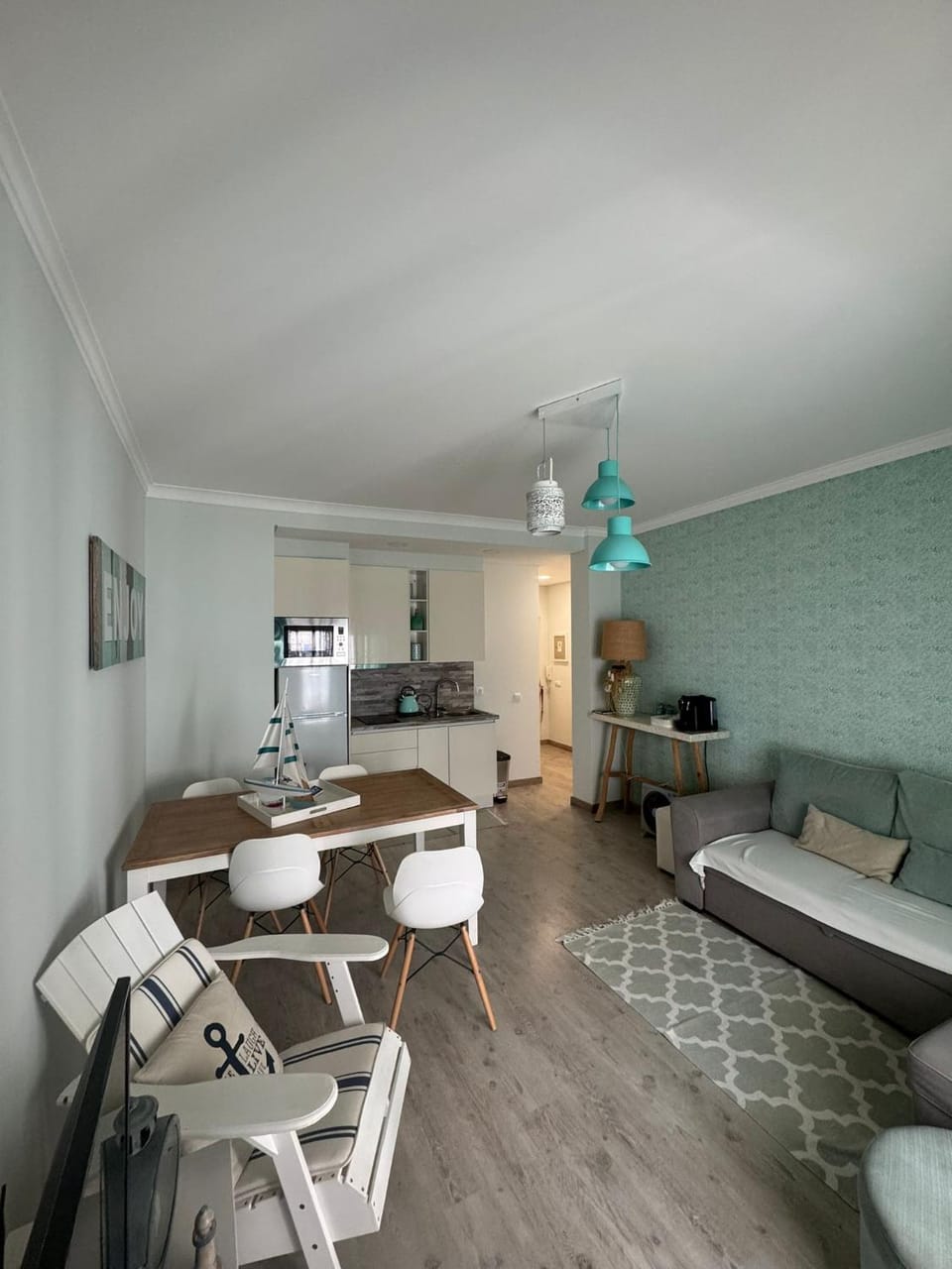 Kitchen or kitchenette, Living room, Seating area, Dining area