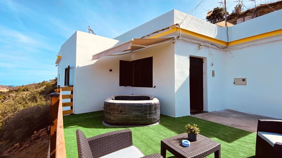Natural landscape, Balcony/Terrace, Seating area