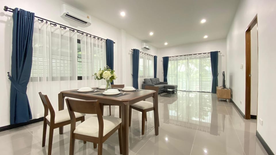 Living room, Seating area, Dining area, air conditioner