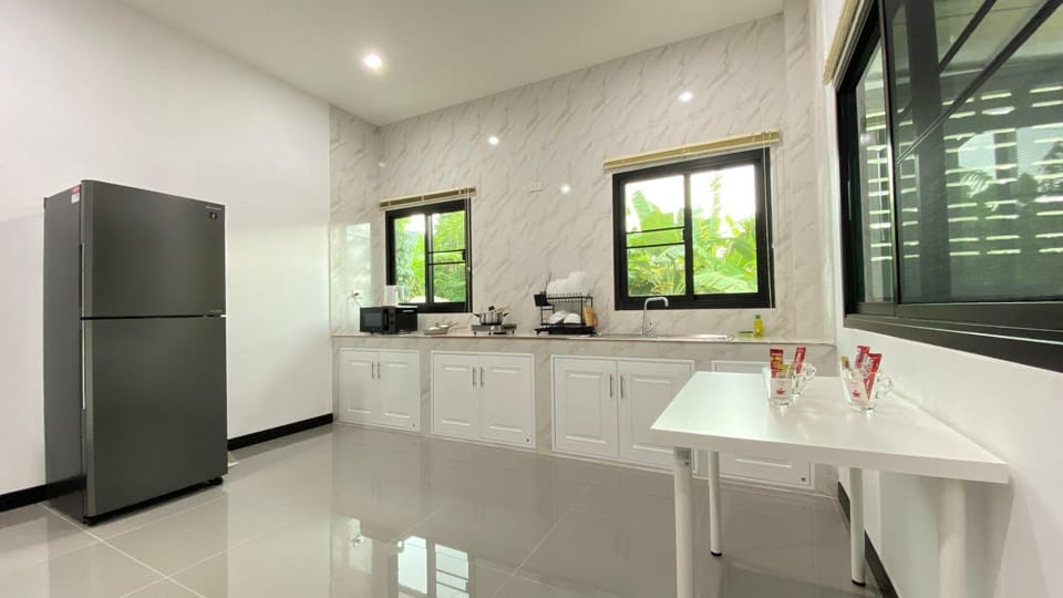 Coffee/tea facilities, Kitchen or kitchenette