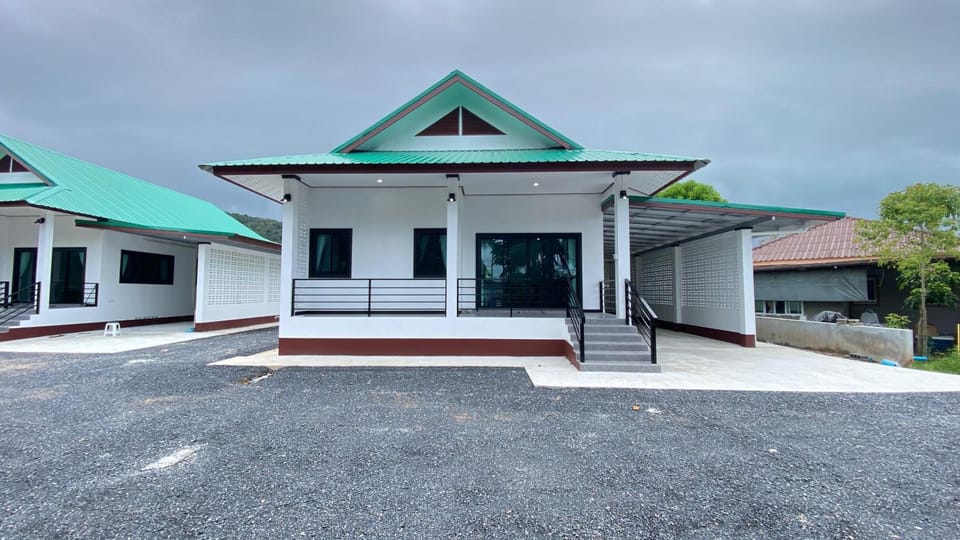 Facade/entrance, Day