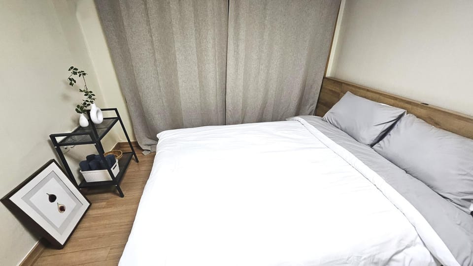Seating area, Bedroom