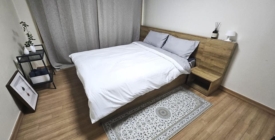 Seating area, Bedroom