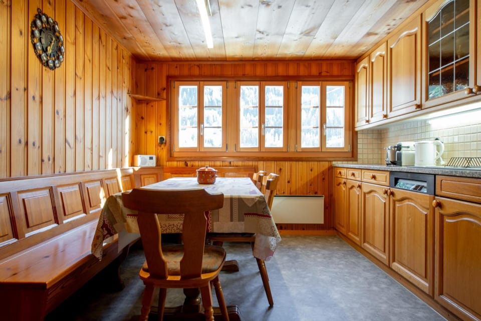 Kitchen or kitchenette, Dining area, dishwasher