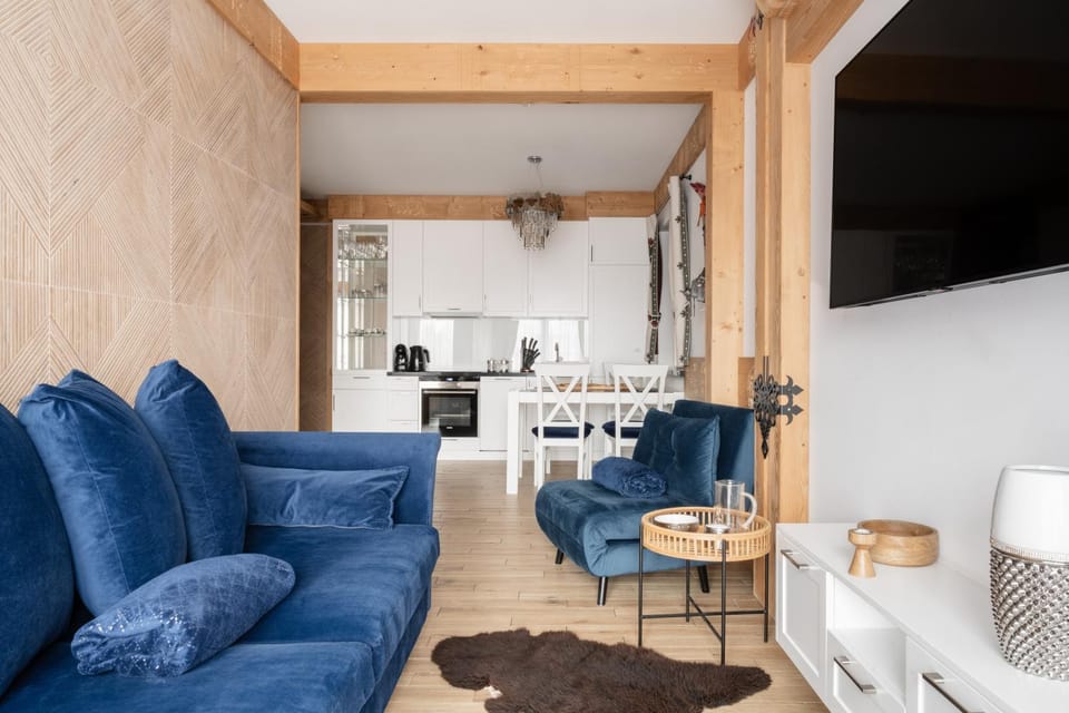 TV and multimedia, Kitchen or kitchenette, Living room, Seating area, Dining area