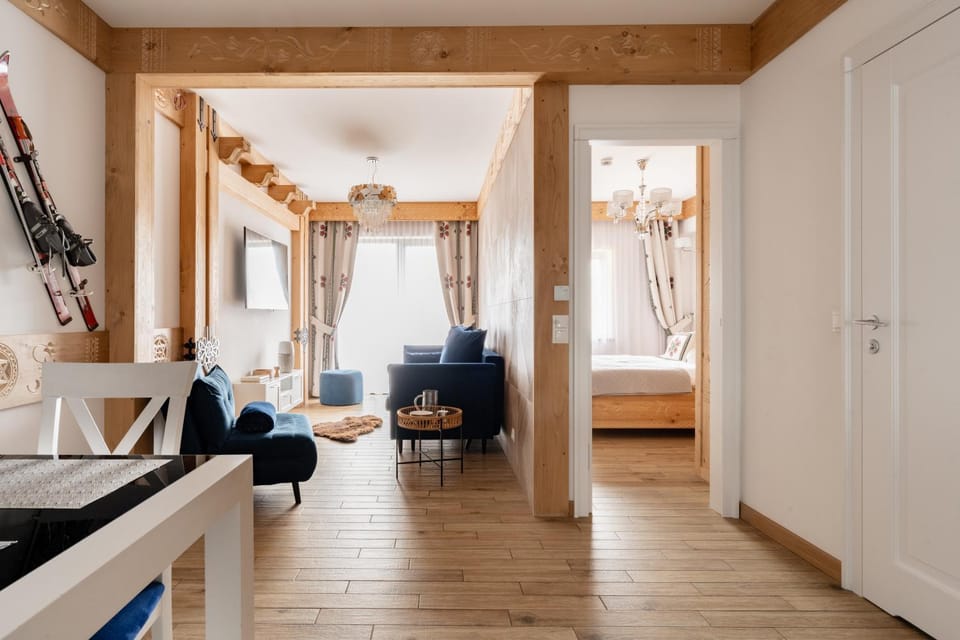 Bed, Living room, Photo of the whole room, Seating area, Bedroom