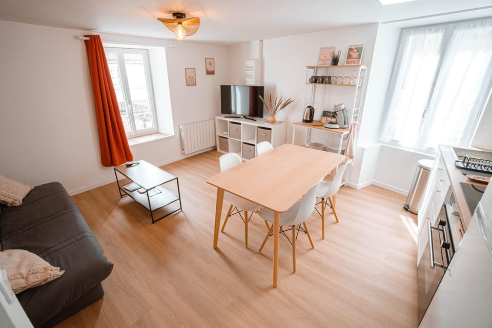 TV and multimedia, Coffee/tea facilities, Kitchen or kitchenette, Living room