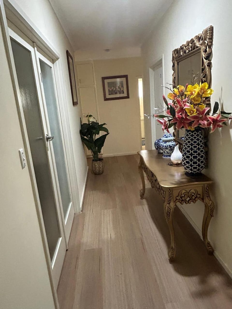 Spacious and Modern Guest House Bed and Breakfast in Adelaide