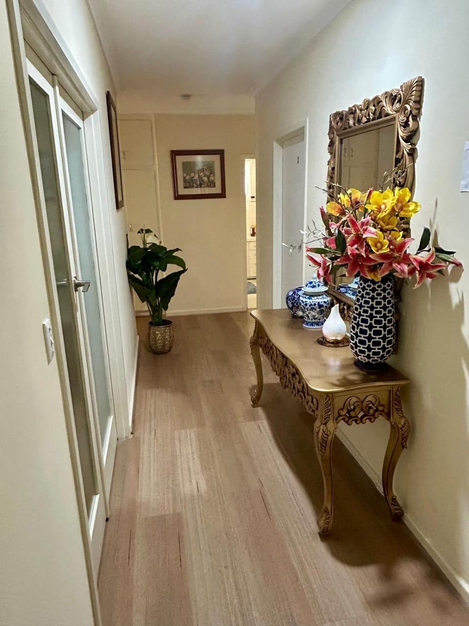 Spacious and Modern Guest House Bed and Breakfast in Adelaide