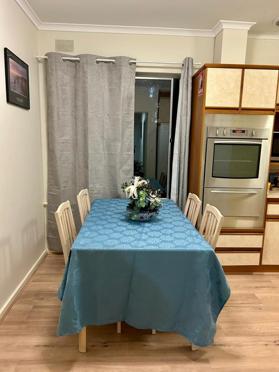 Spacious and Modern Guest House Bed and Breakfast in Adelaide