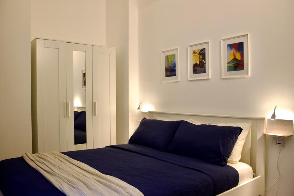 Bed, Photo of the whole room, Bedroom, internet, wardrobe