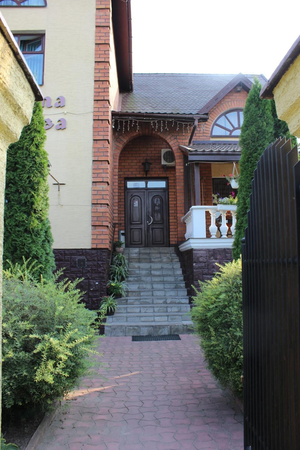 Facade/entrance