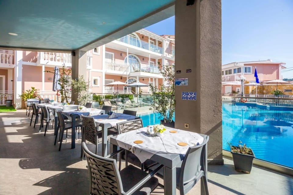 Restaurant/places to eat, Swimming pool