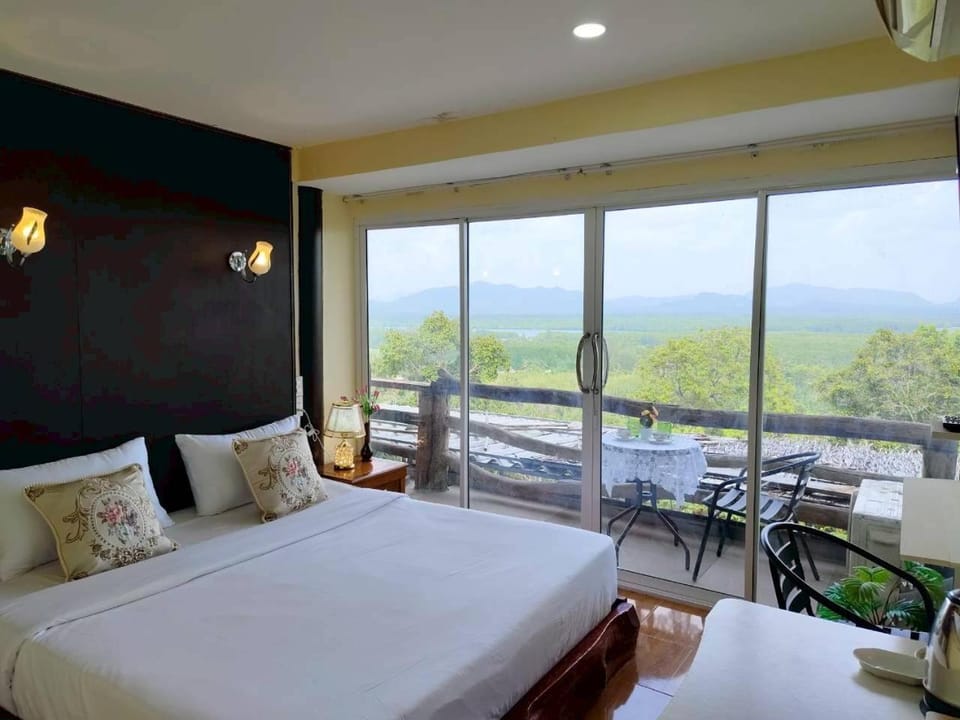 BaanPhutawanLanta resort & cafe Hotel in Sala Dan