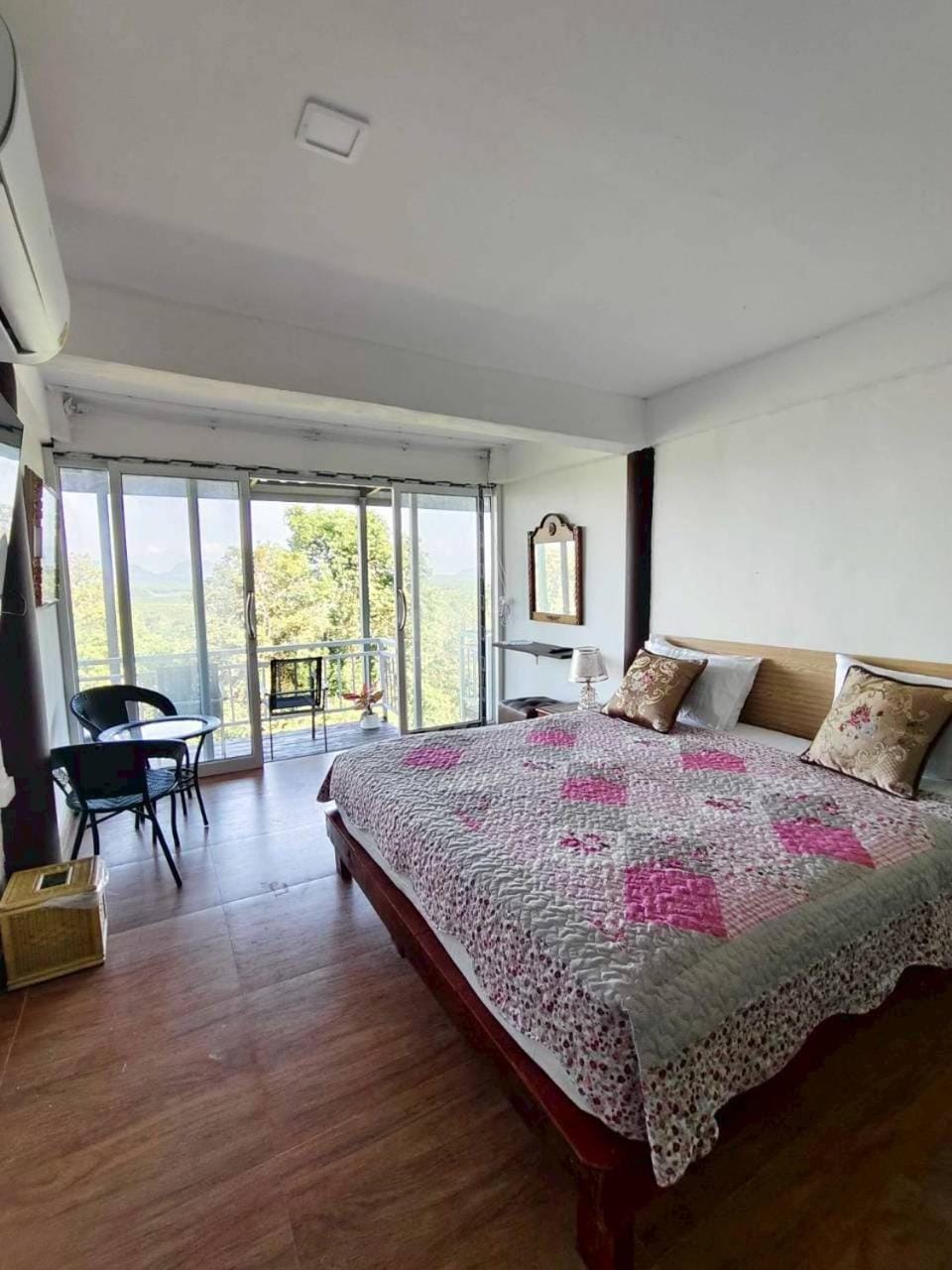 BaanPhutawanLanta resort & cafe Hotel in Sala Dan