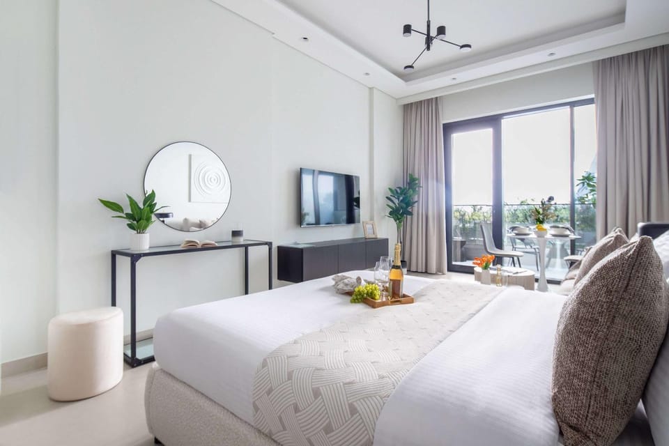 Bed, TV and multimedia, Living room, Seating area