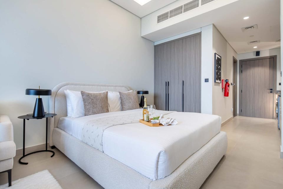 Bed, Living room, wardrobe