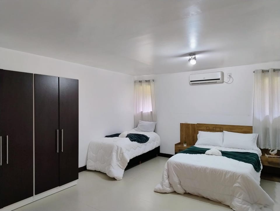 Photo of the whole room, Bedroom, wardrobe, air conditioner