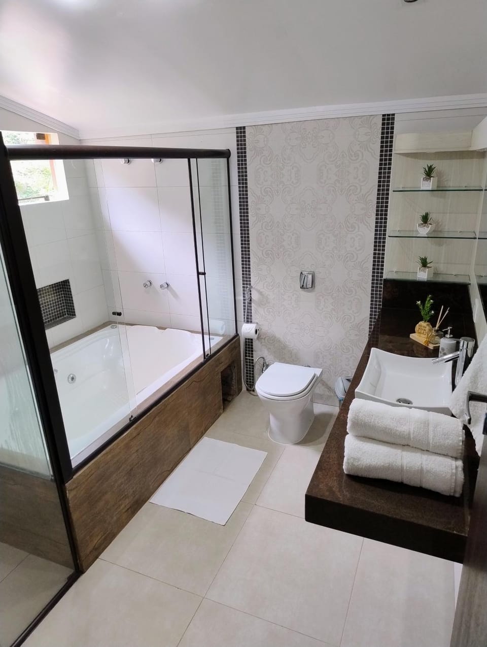 Hot Tub, Bathroom, Bath, towels