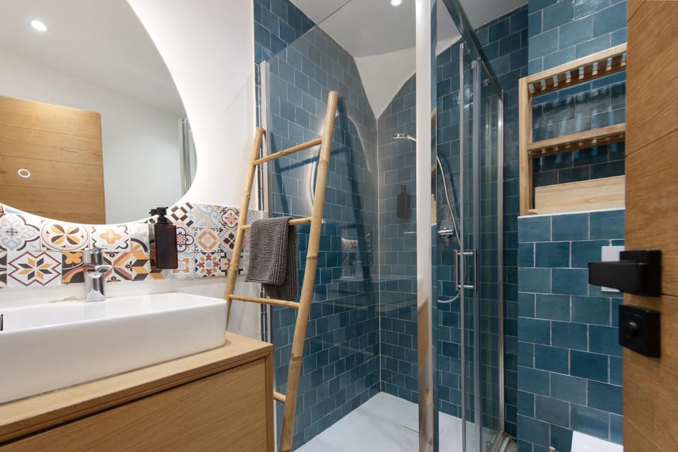Shower, Bathroom, towels