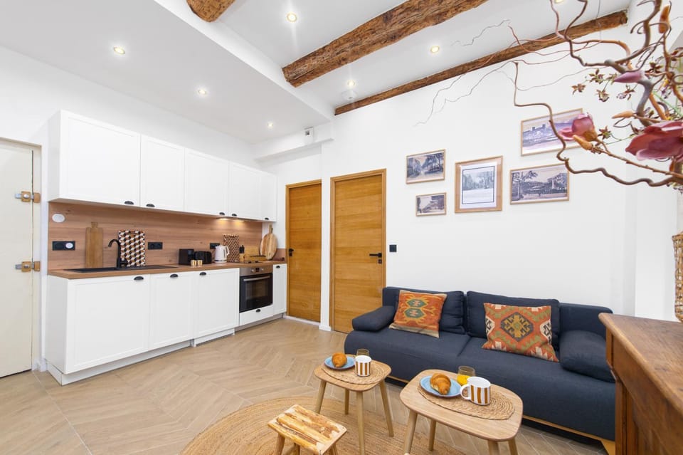 Coffee/tea facilities, Kitchen or kitchenette, Living room, Seating area, Dining area, dishwasher, microwave, oven, stove, toaster, air conditioner
