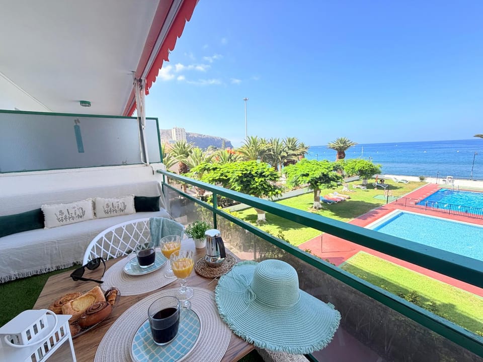 Balcony/Terrace, Pool view, Sea view