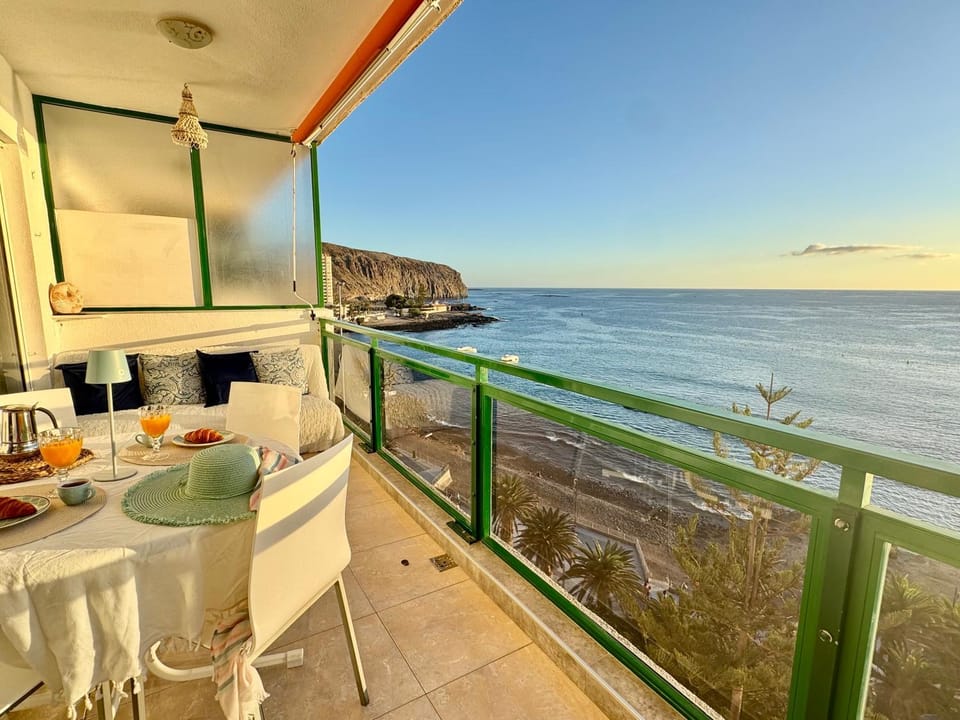 NEW APARTMENTS THE TERRACE BY THE SEA -Ocean & Pool view - Comodoro, Los Cristianos, Tenerife Apartment in Los Cristianos