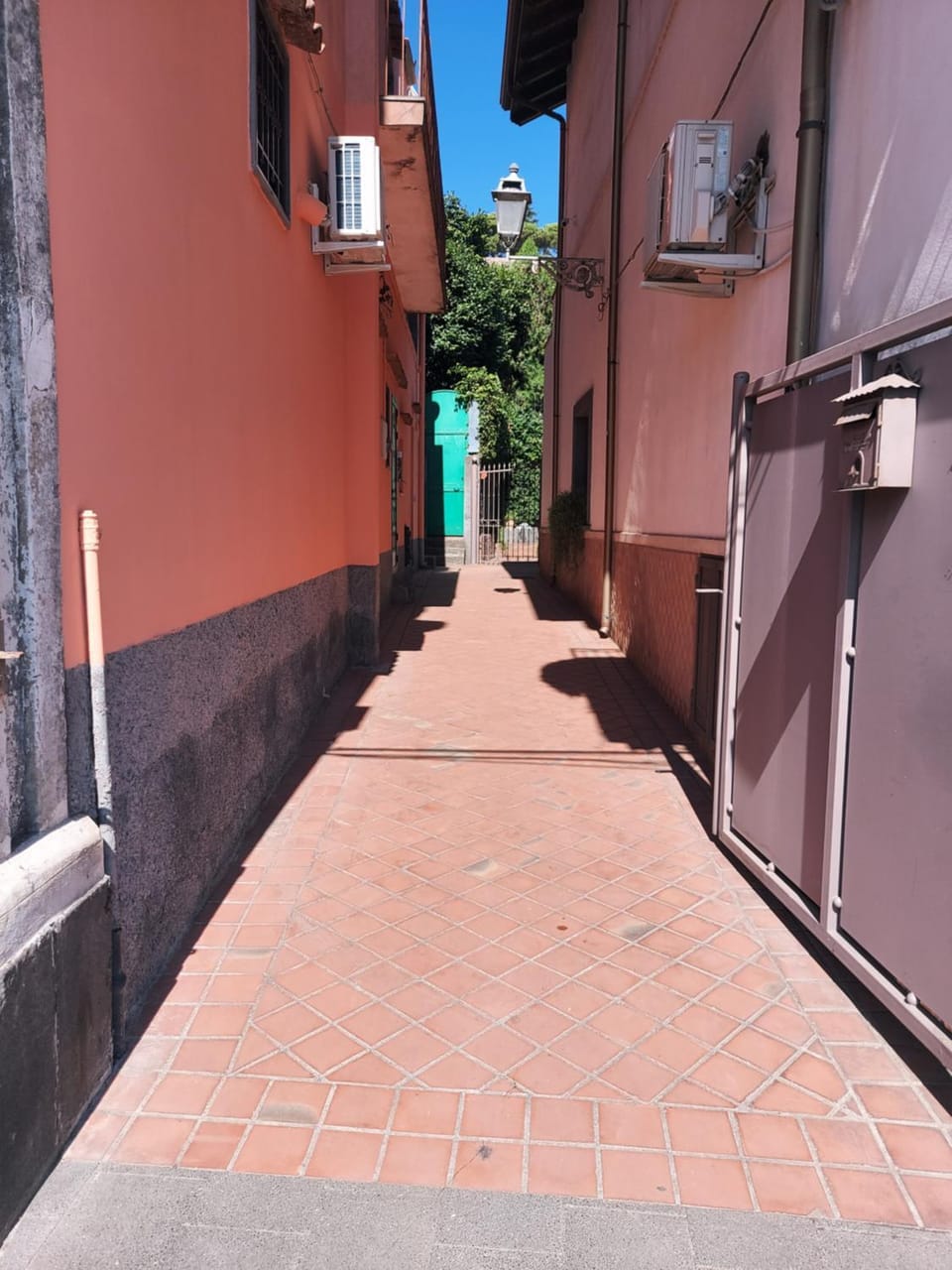 Neighbourhood, Quiet street view