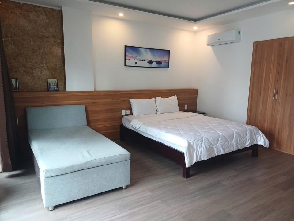 Bed, air conditioner