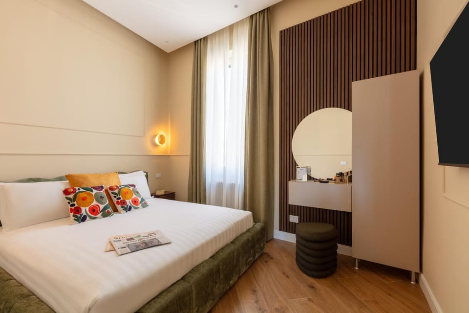 Bed, TV and multimedia, Bedroom, wardrobe