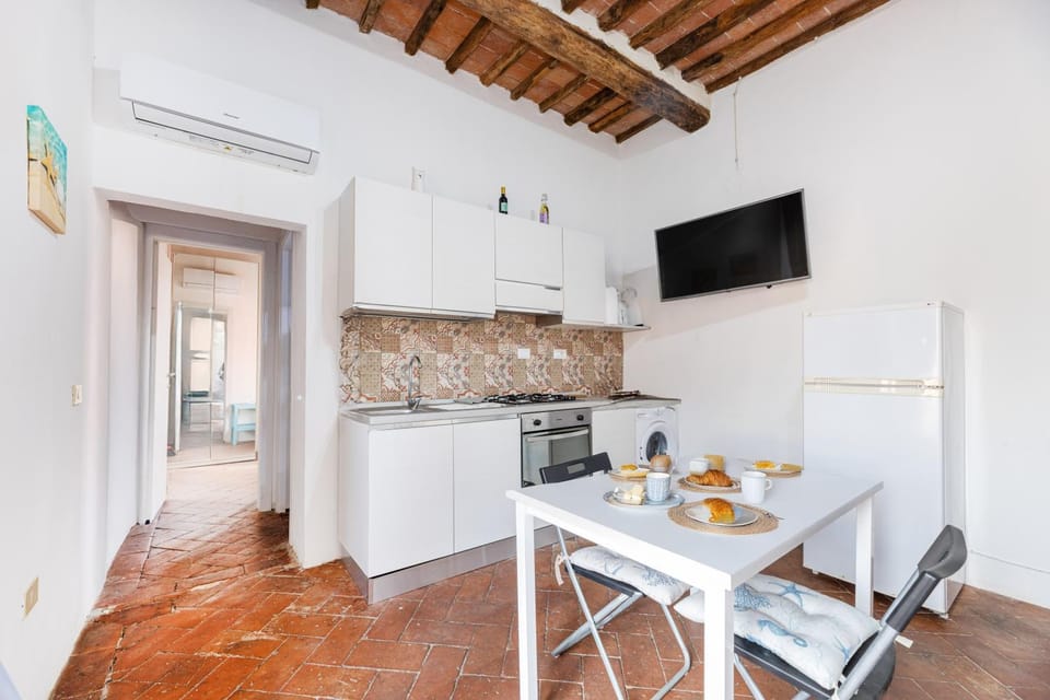 Kitchen or kitchenette, Food and drinks