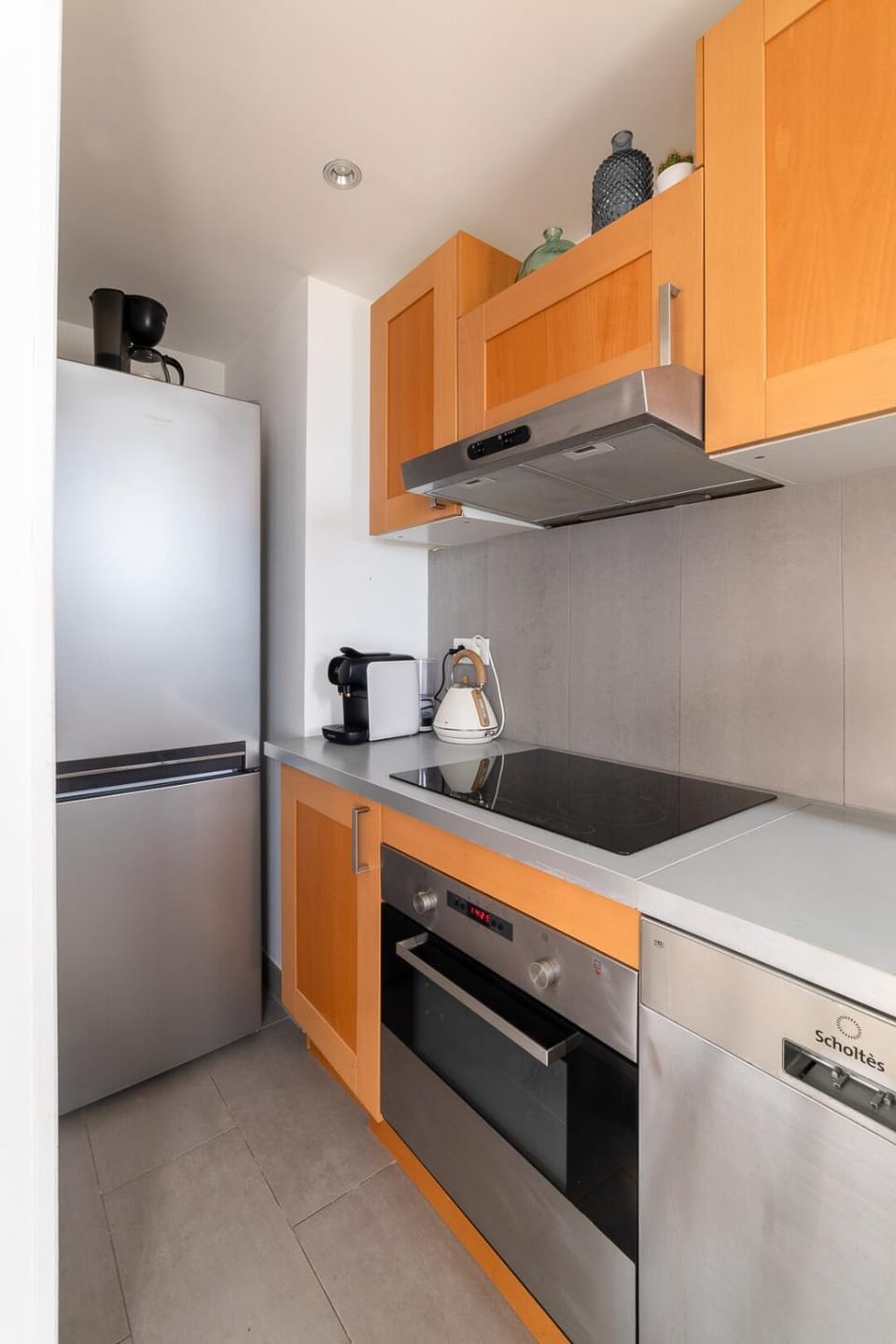 Kitchen or kitchenette, oven