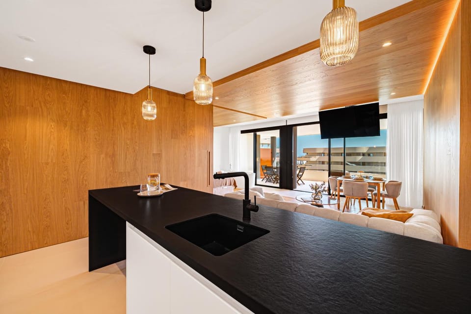 TV and multimedia, Kitchen or kitchenette, Living room, Seating area, Dining area