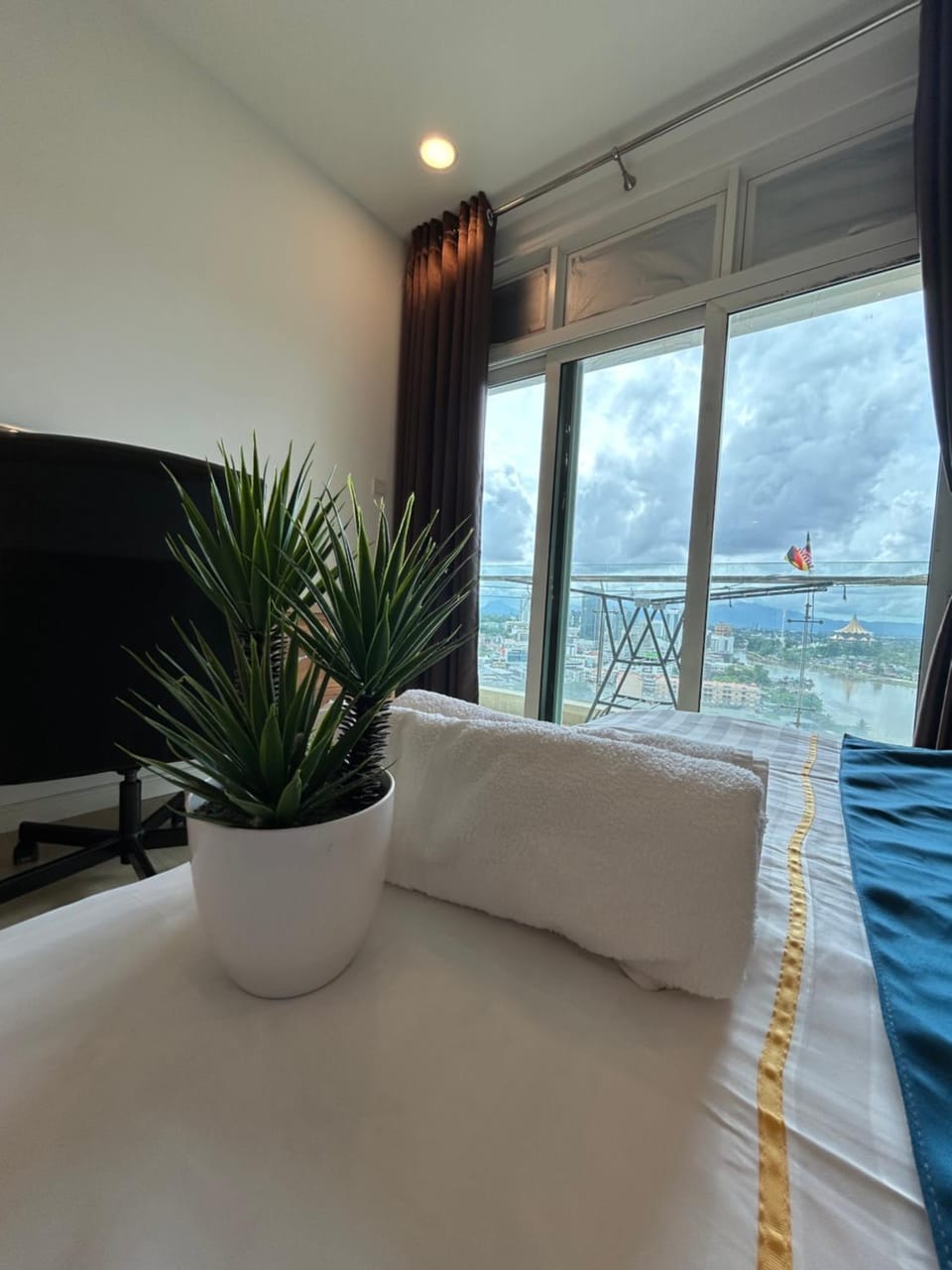 Luxury River View 3BR Riverine Sapphire Apartment in Kuching